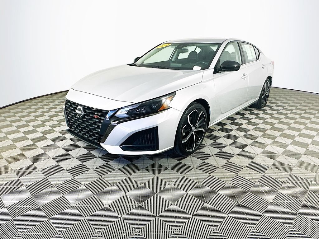 Used 2024 Nissan Altima 2.5 SR FWD image 5