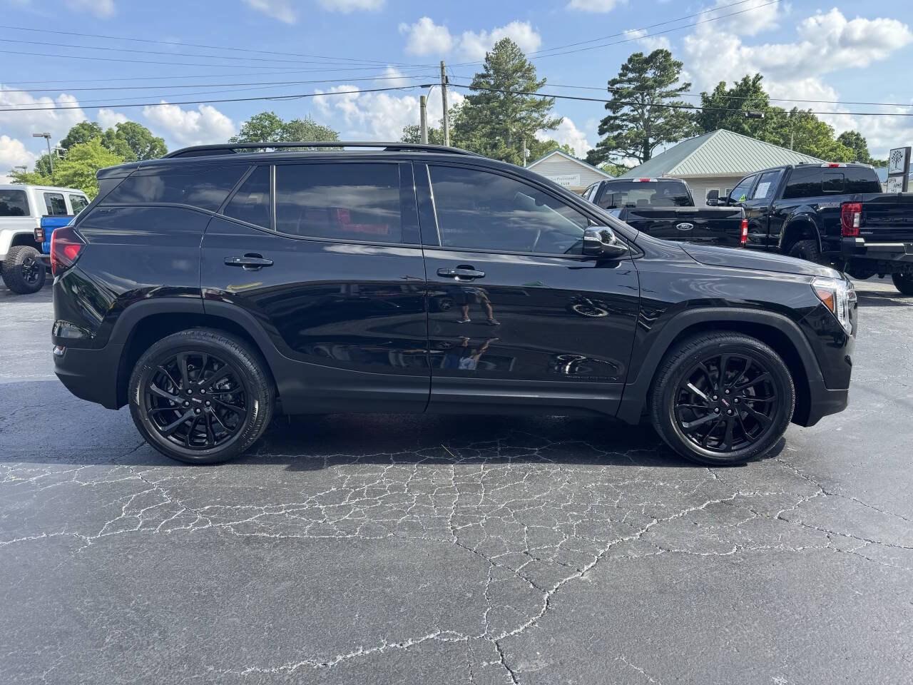 Used 2023 GMC Terrain SLT w/ Tech Package FWD image 7