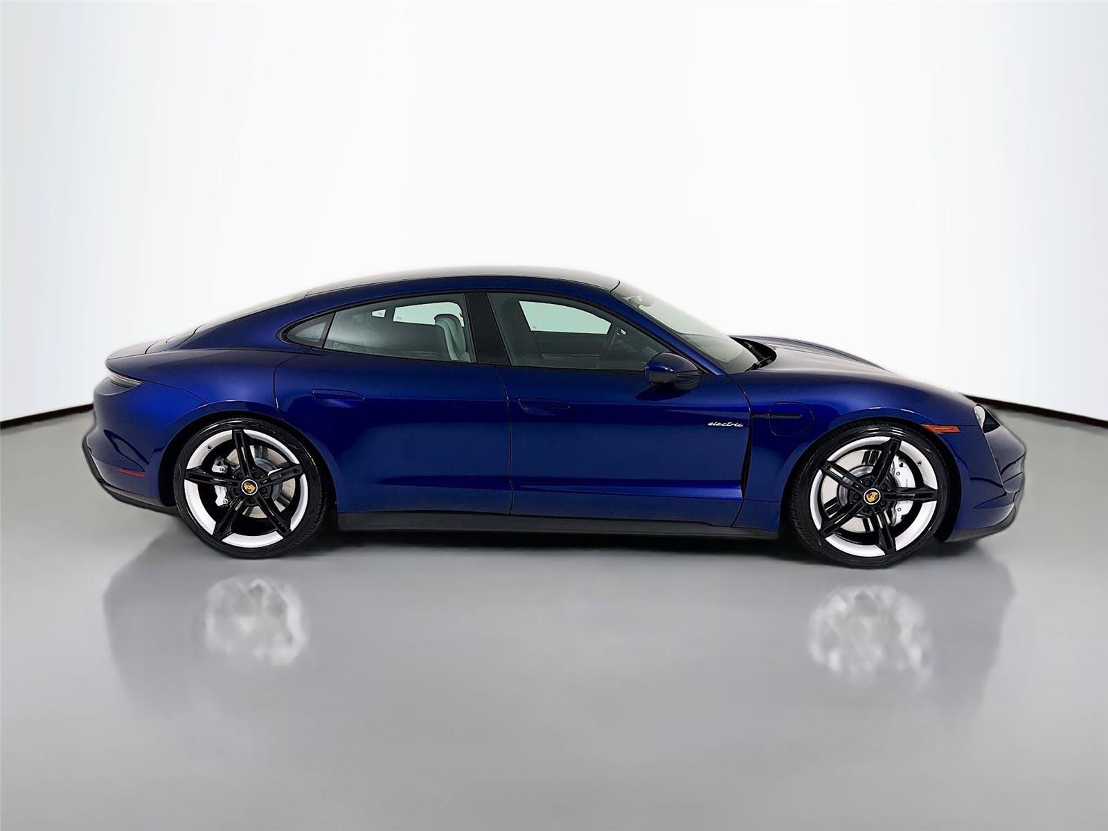Used 2022 Porsche Taycan 4S AWD/4WD image 30