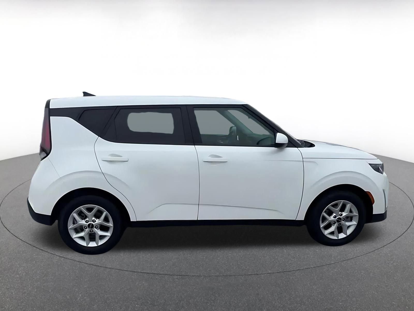 Used 2025 Kia Soul LX w/ LX Technology Package image 15