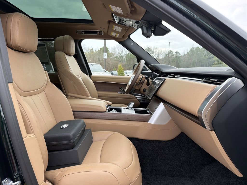 New 2026 Land Rover Range Rover Long Wheelbase SE image 17