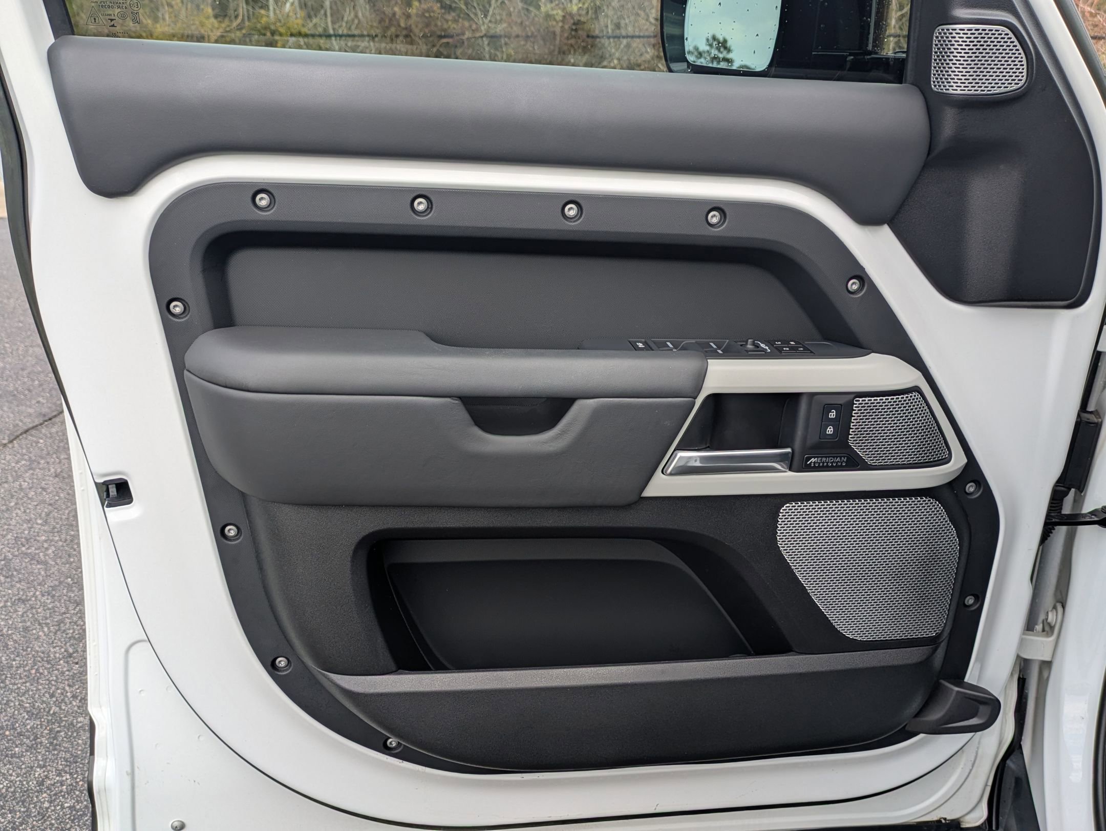 Certified 2023 Land Rover Defender 130 X-Dynamic SE image 21