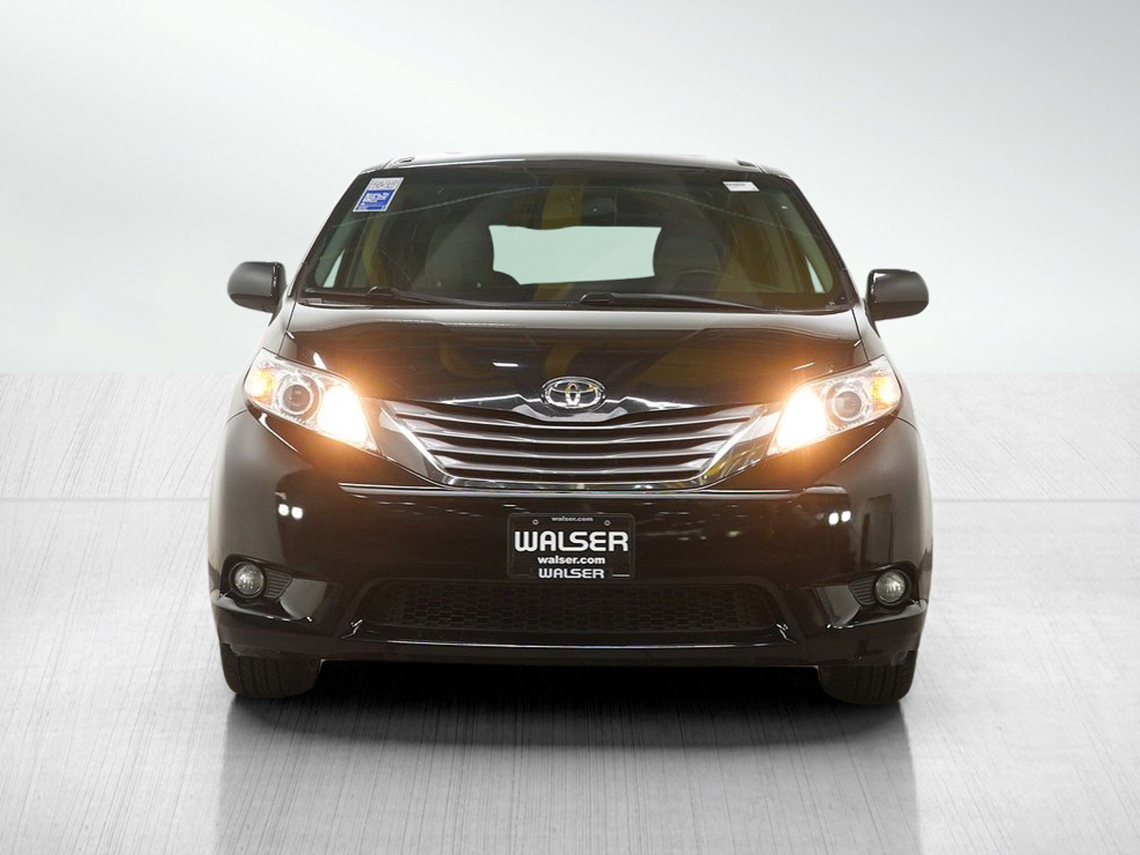 Used 2017 Toyota Sienna XLE image 8