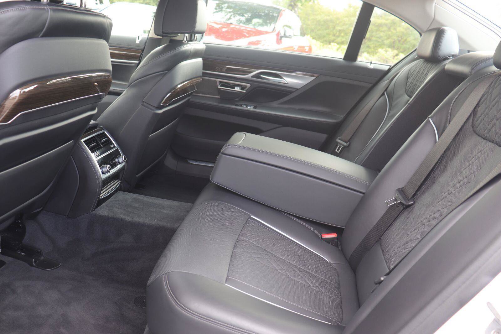 Used 2020 BMW 740i RWD image 13