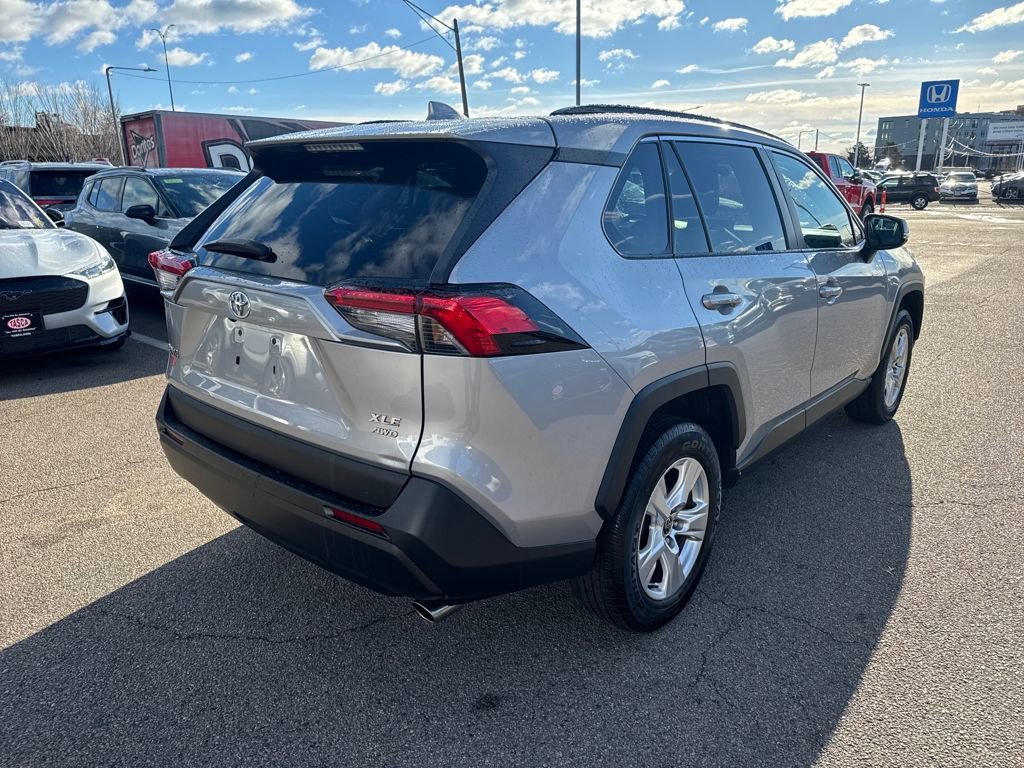 Used 2021 Toyota RAV4 XLE image 9