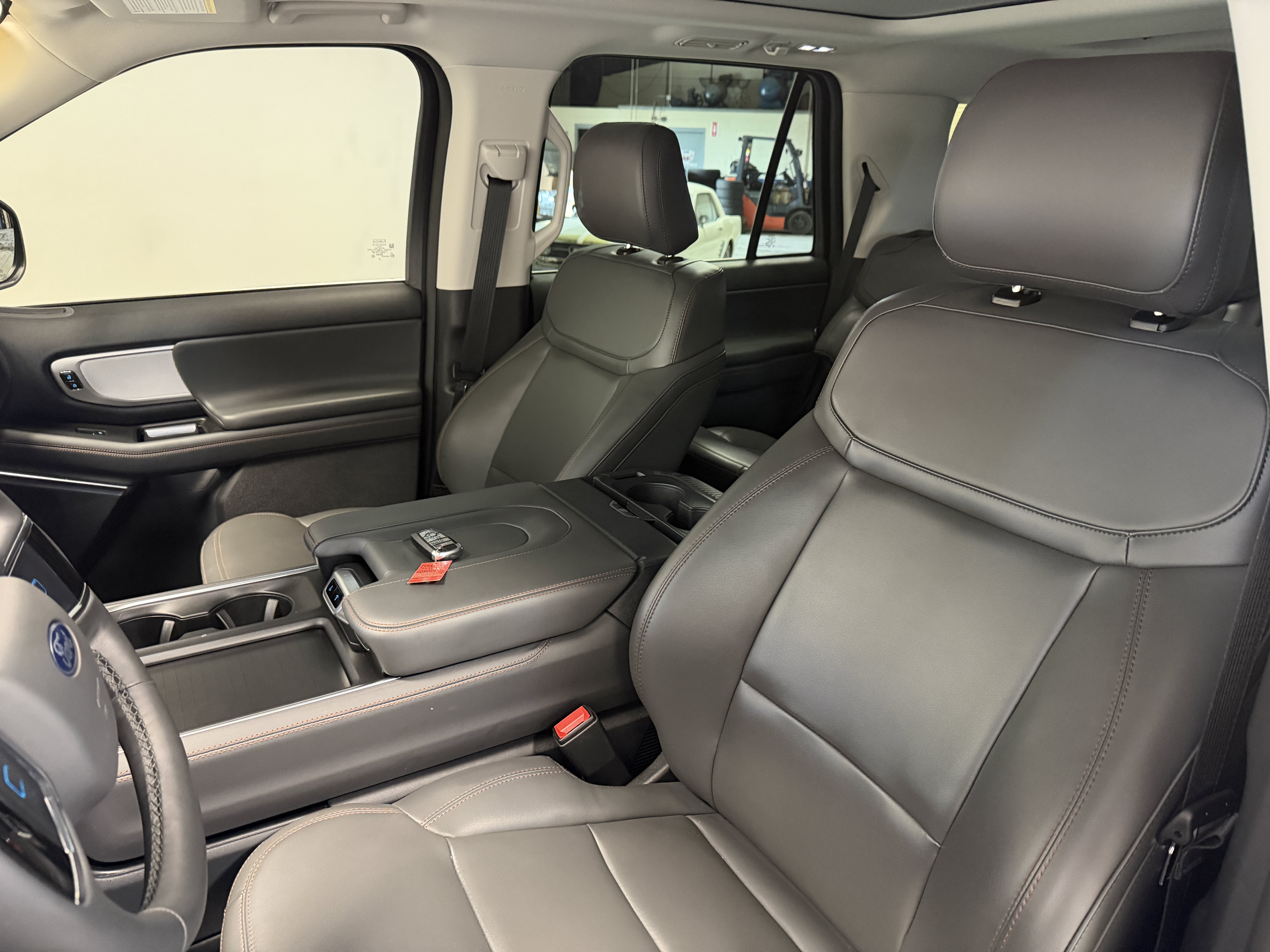 Used 2025 Ford Expedition Active AWD/4WD image 21