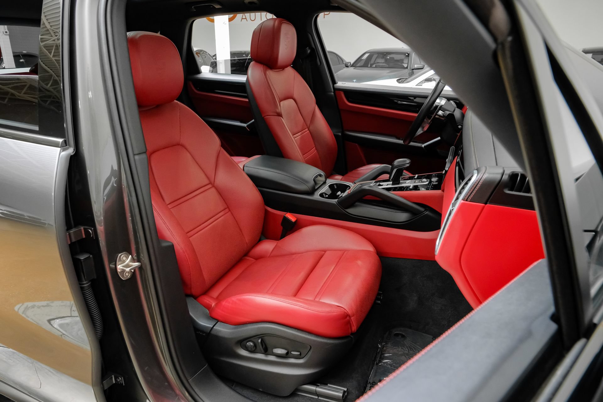 Used 2023 Porsche Cayenne Platinum Edition AWD/4WD image 36
