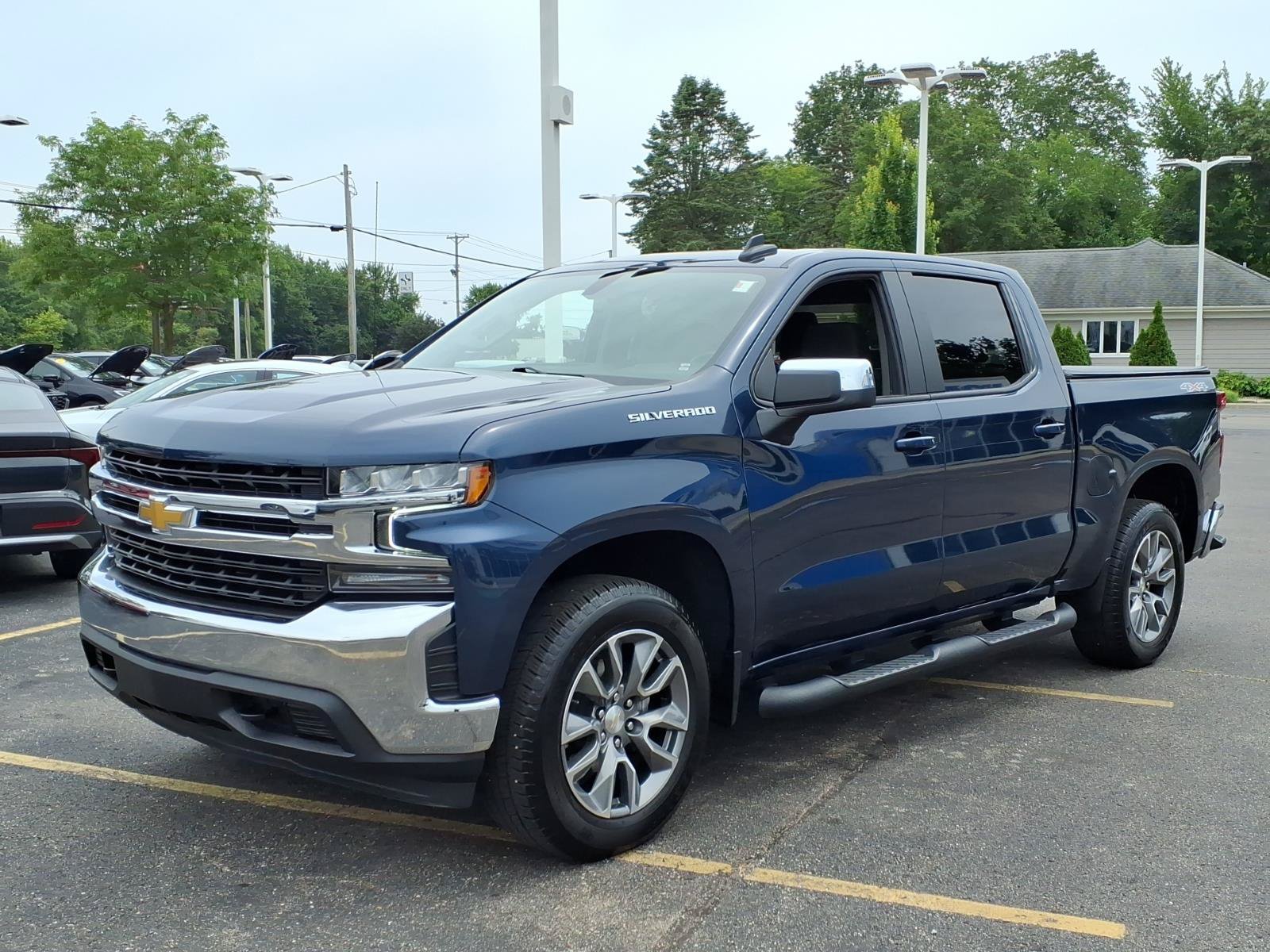 Used 2022 Chevrolet Silverado 1500 LT AWD/4WD image 3