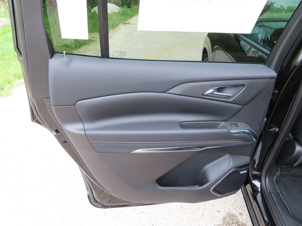 New 2026 Chevrolet Traverse RS w/ LPO, Floor Liner Package AWD/4WD image 27