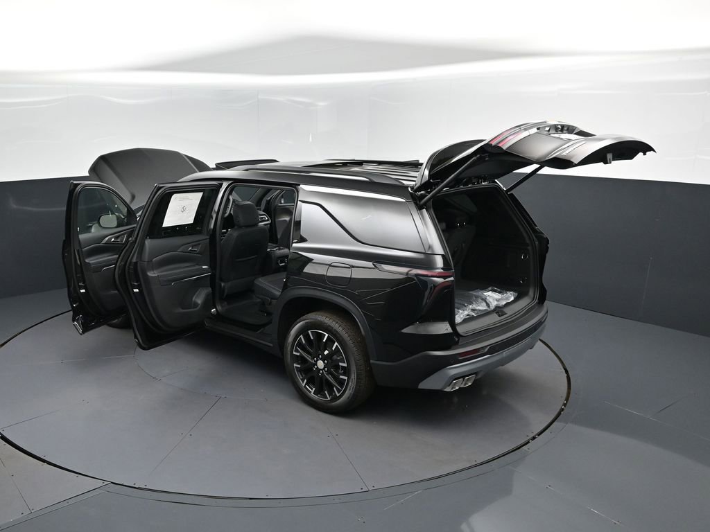 New 2026 Chevrolet Traverse LT w/ Sun and Wheel Package FWD image 2