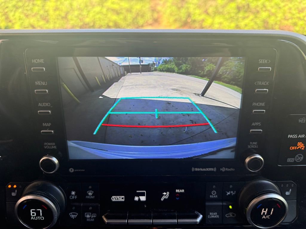 Used 2021 Toyota Highlander XLE image 27