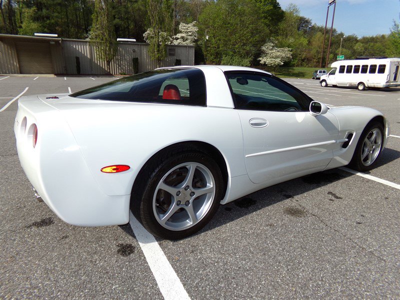 Used 2000 Chevrolet Corvette Coupe w/ Roof Pkg RWD image 6