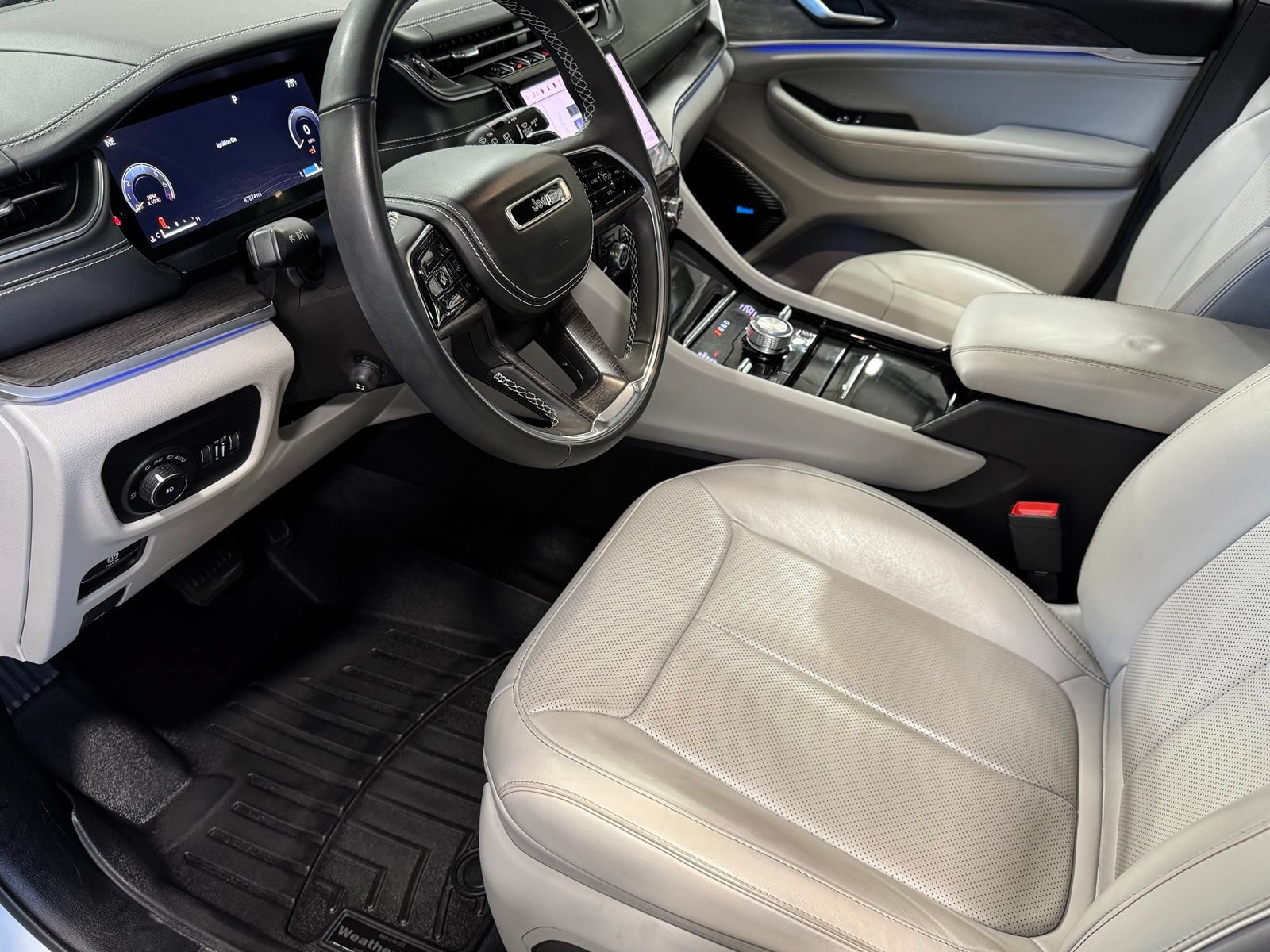 Used 2023 Jeep Grand Cherokee Overland AWD/4WD image 16