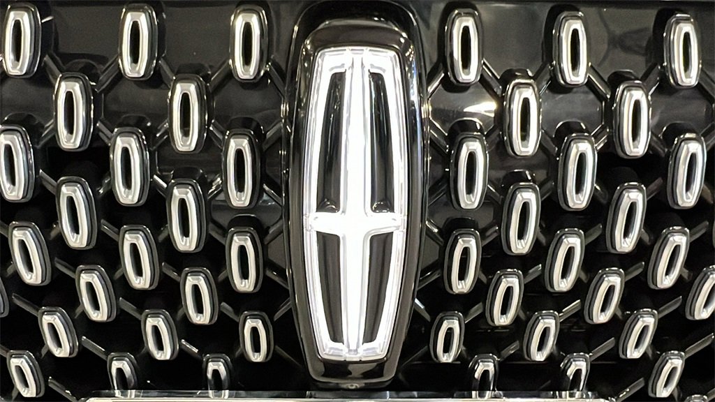 Used 2025 Lincoln Aviator Reserve w/ Illumination Package image 8