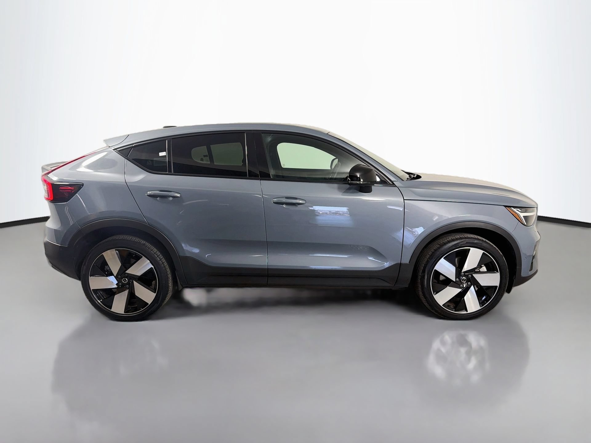 Certified 2023 Volvo C40 P8 Recharge Ultimate AWD/4WD image 5
