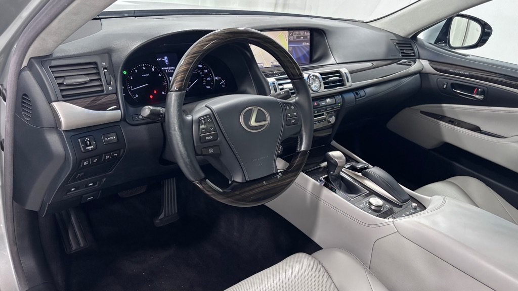 Used 2013 Lexus LS 460 AWD w/ Ultra Luxury Pkg image 9
