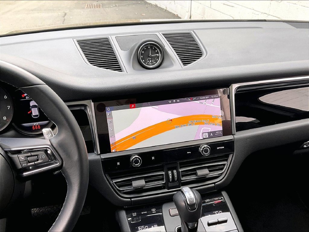 Certified 2023 Porsche Macan AWD/4WD image 10