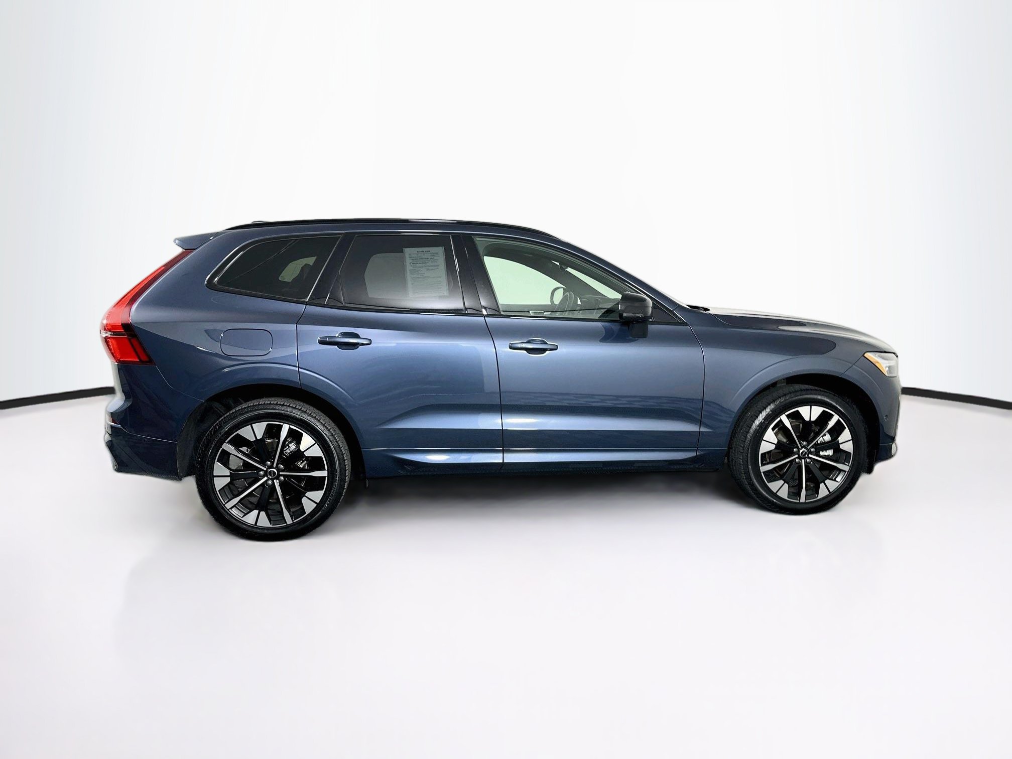 Used 2026 Volvo XC60 B5 Plus AWD/4WD image 10