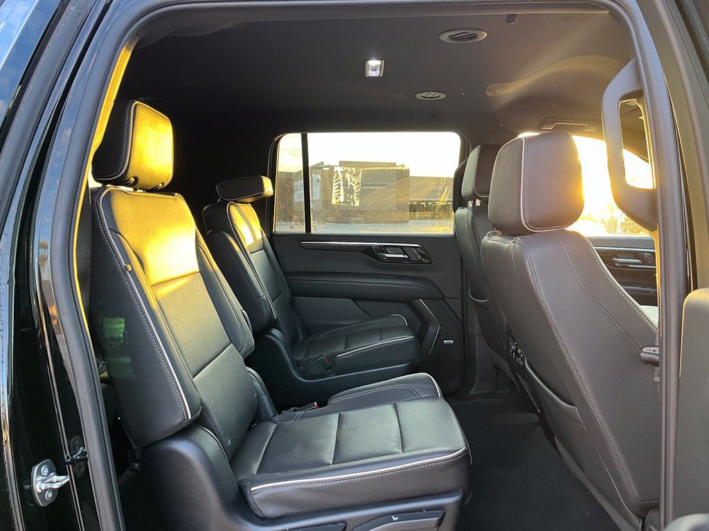 Used 2025 Chevrolet Suburban Premier AWD/4WD image 17
