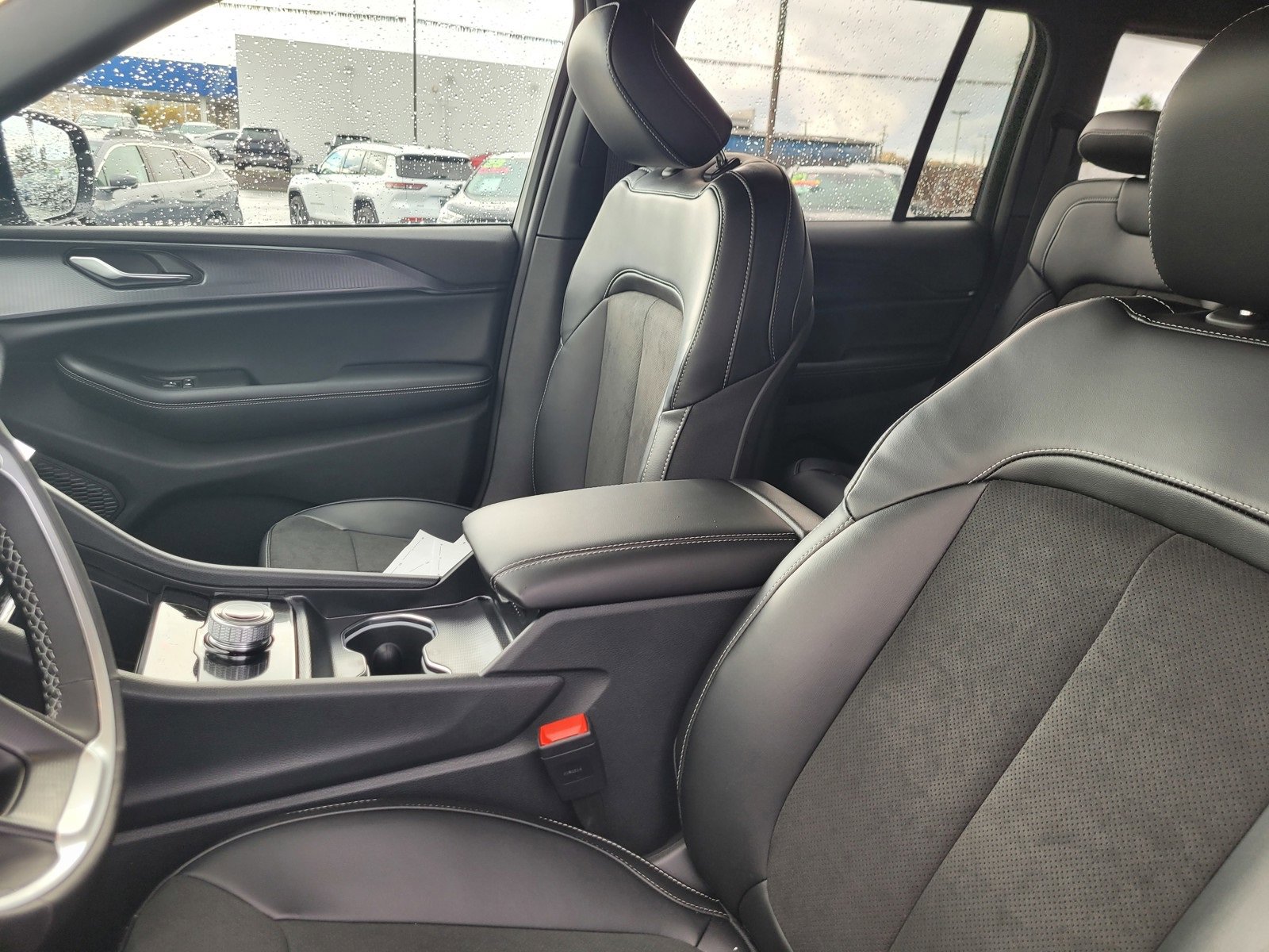 New 2025 Jeep Grand Cherokee Altitude image 11