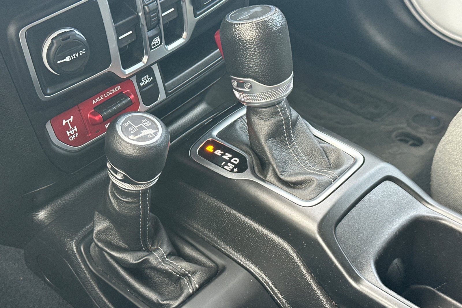 Used 2024 Jeep Wrangler Unlimited AWD/4WD image 27