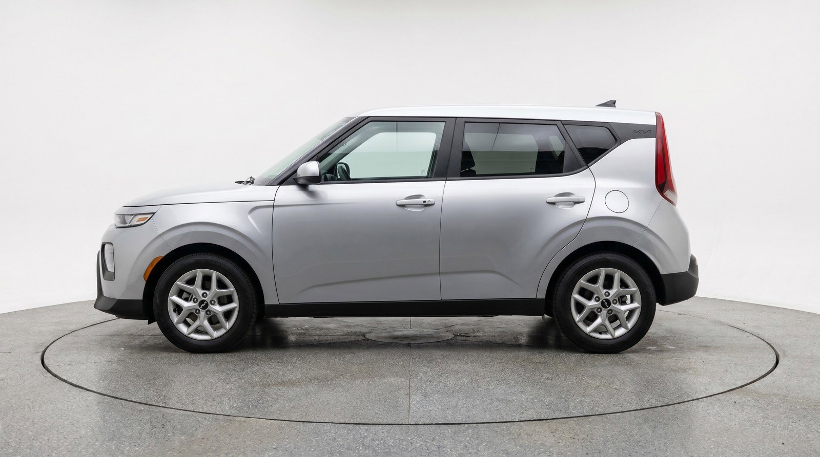 Used 2025 Kia Soul LX w/ LX Technology Package FWD image 5