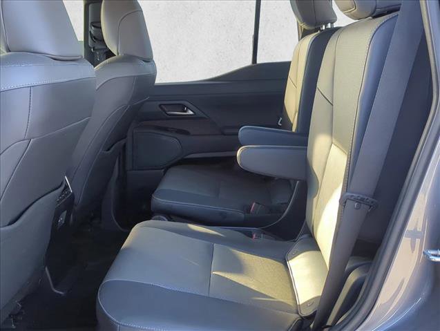 Used 2024 Lexus GX 550 image 23