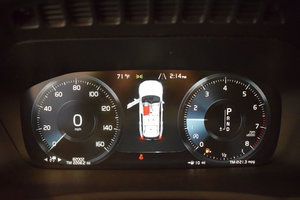 Used 2020 Volvo XC90 T5 Momentum w/ Protection Package image 36