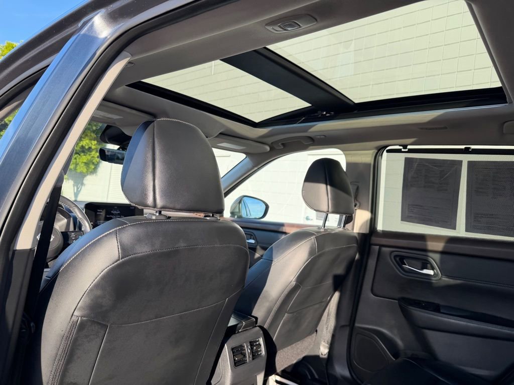 Used 2023 Nissan Rogue SL w/ SL Premium Package image 16