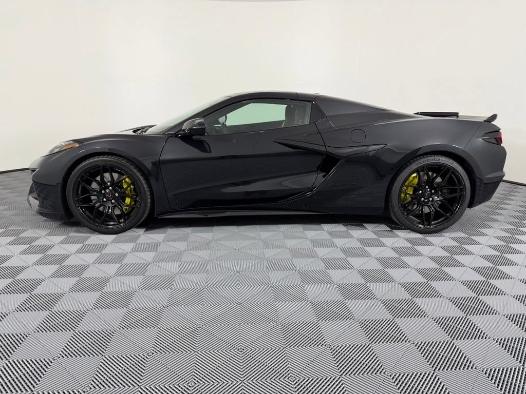 Used 2024 Chevrolet Corvette Z06 w/ Stealth Interior Trim Package RWD image 2