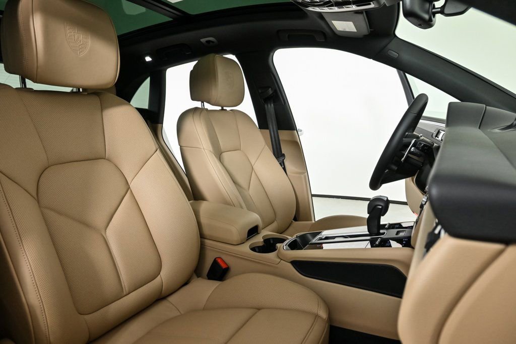 New 2026 Porsche Macan image 24