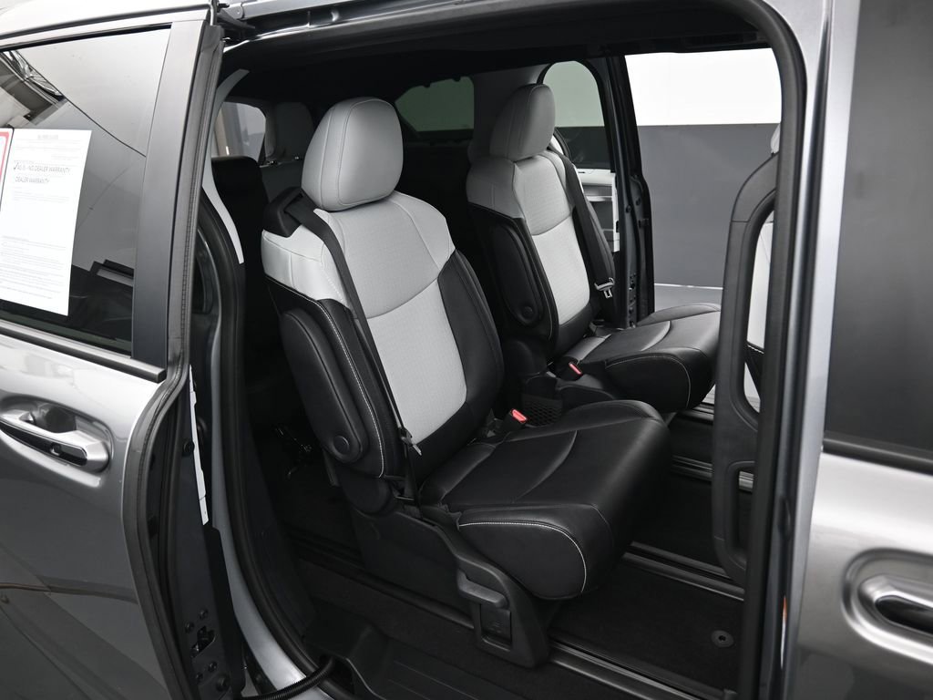 Certified 2026 Toyota Sienna XSE image 35