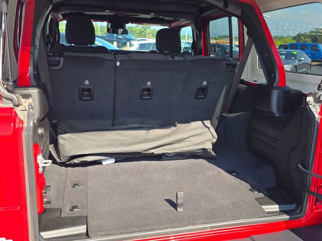 Used 2025 Jeep Wrangler Unlimited Sahara AWD/4WD image 14