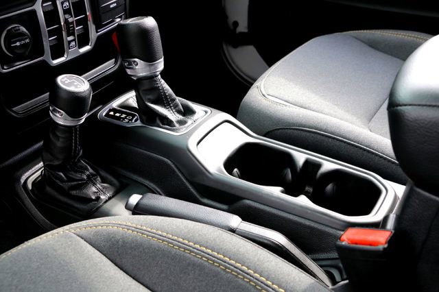 Used 2025 Jeep Gladiator Sport image 19