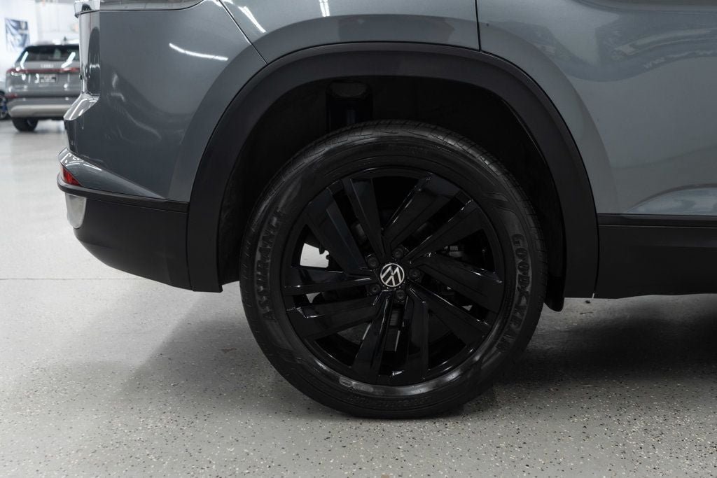 Used 2023 Volkswagen Atlas Cross Sport SE w/ Black Wheel Package AWD/4WD image 33