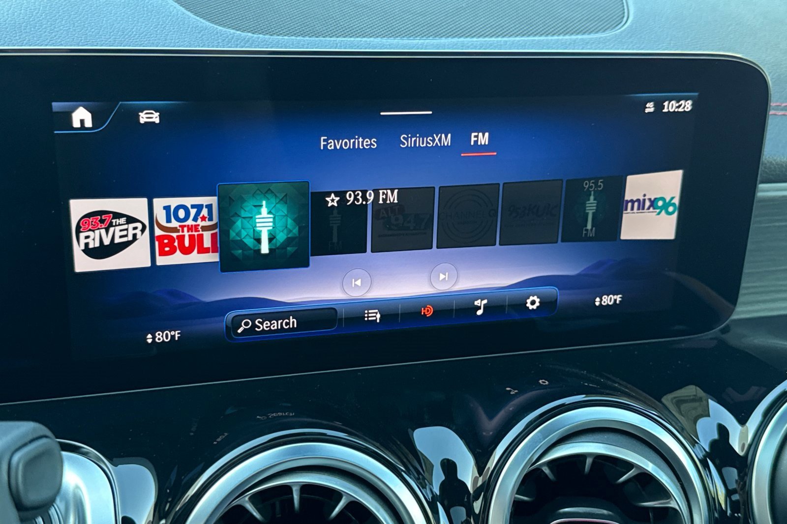 Used 2024 Mercedes-Benz EQB 300 4MATIC image 22