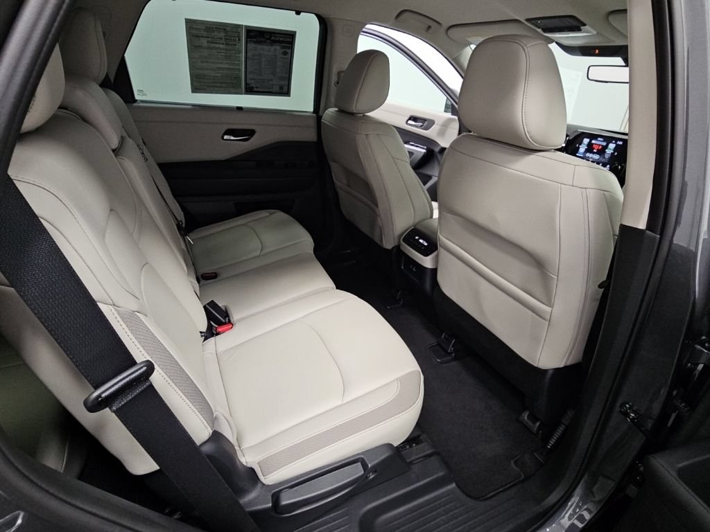 Used 2025 Nissan Pathfinder SL FWD image 35
