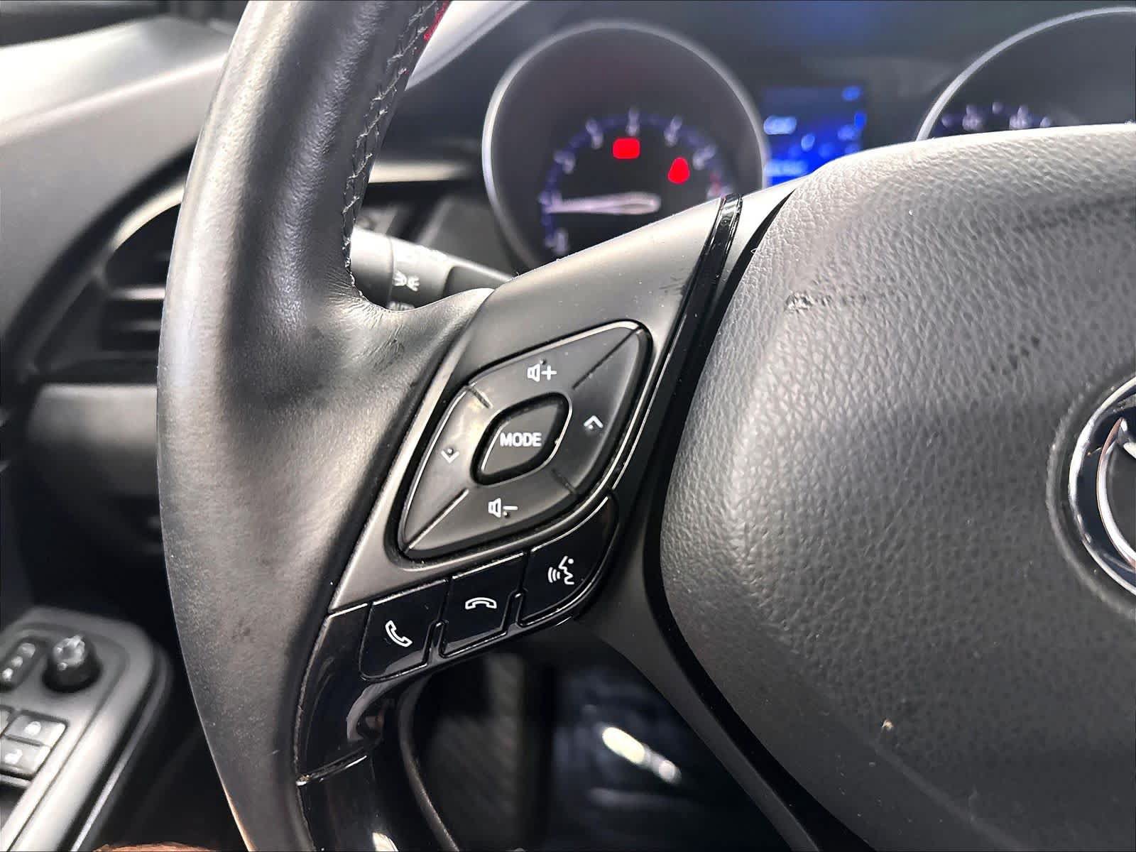 Used 2018 Toyota C-HR XLE FWD image 13
