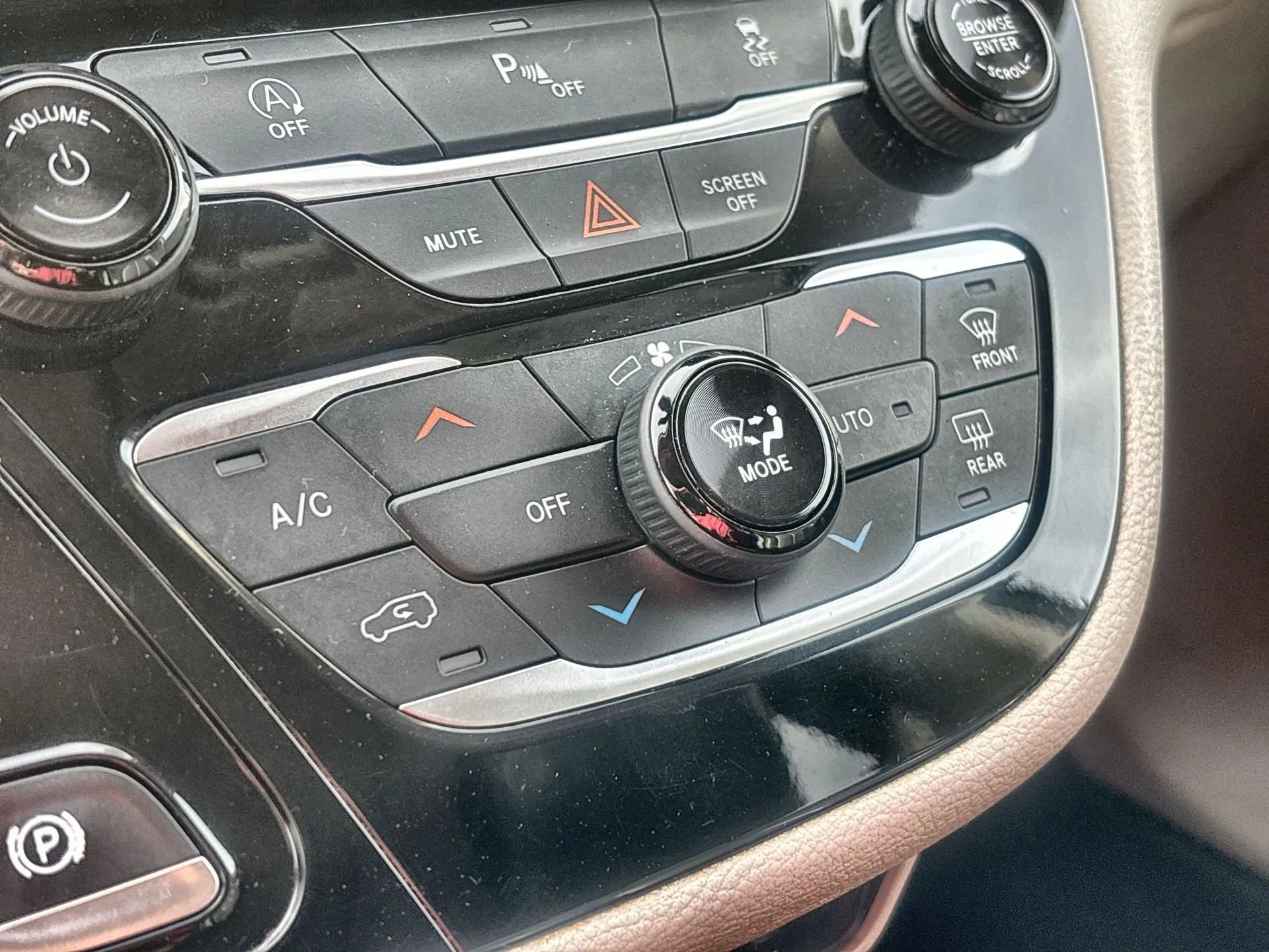 Used 2020 Chrysler Pacifica Limited FWD image 17