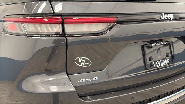 Certified 2023 Jeep Grand Cherokee Laredo image 35