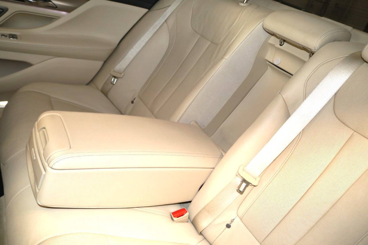 Used 2016 BMW 740i RWD image 86