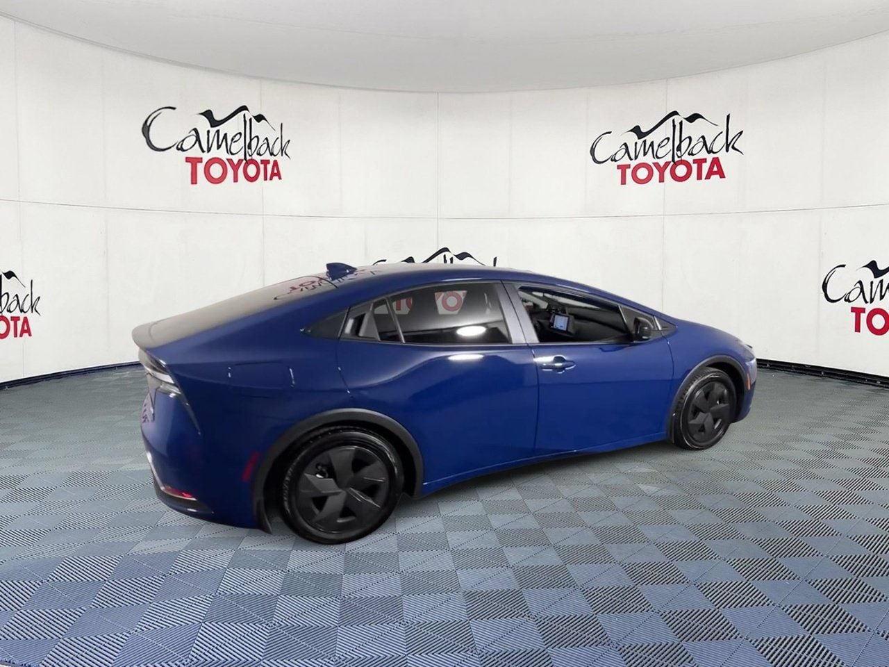 Used 2025 Toyota Prius Plug-In Hybrid FWD image 3