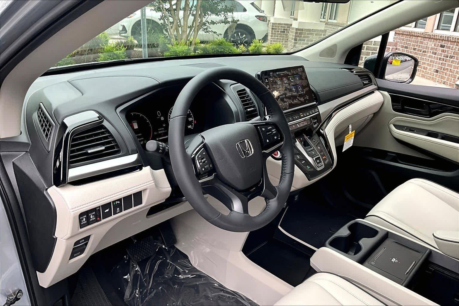 New 2026 Honda Odyssey Touring image 10