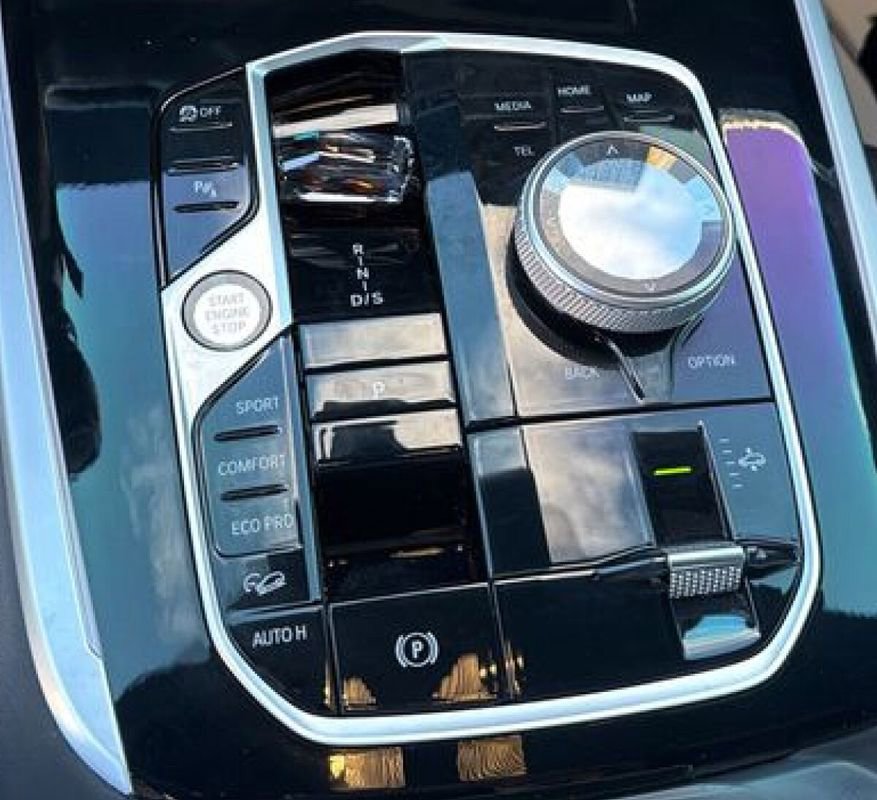 Used 2024 BMW X7 M60i w/ Executive Package image 27