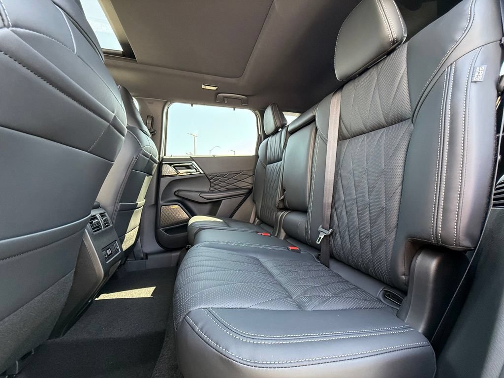New 2026 Mitsubishi Outlander SEL Black Edition FWD image 40