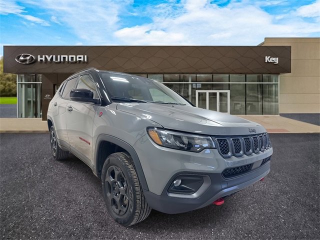 Used 2023 Jeep Compass Trailhawk image 3
