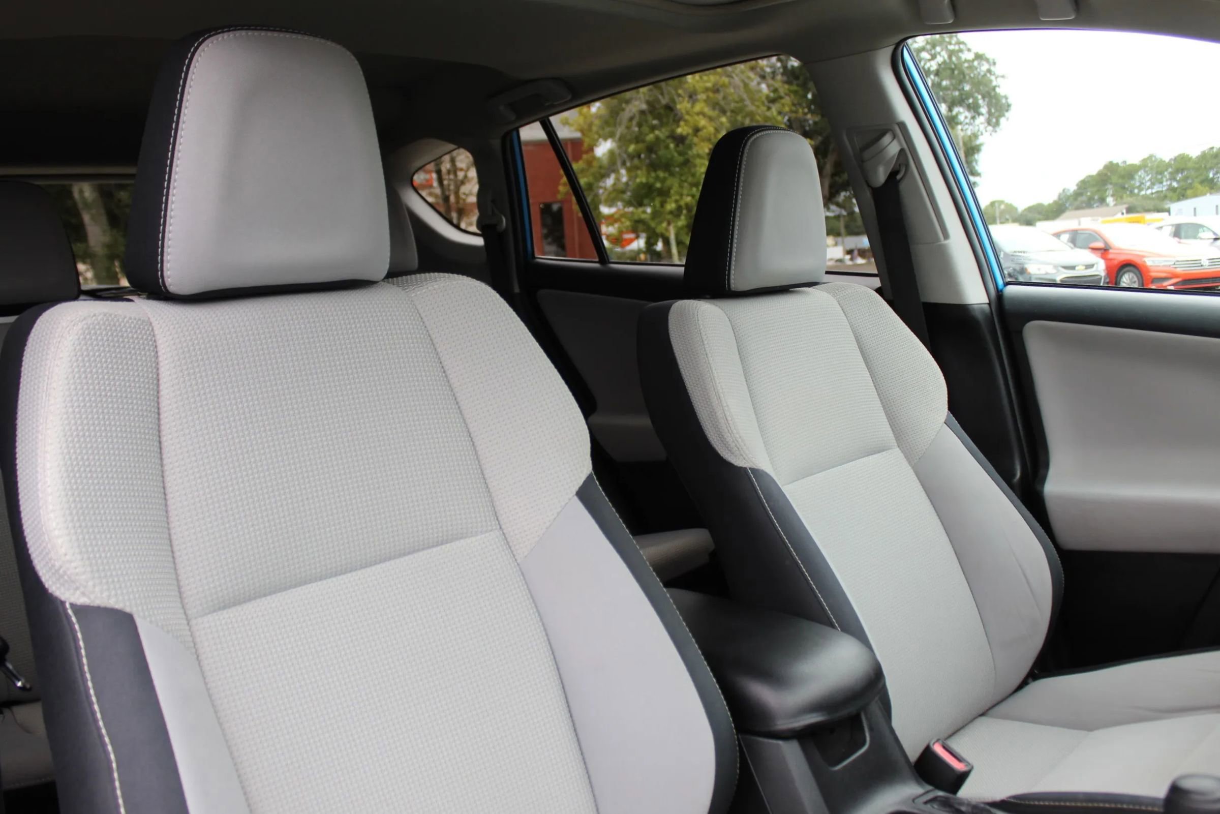 Used 2016 Toyota RAV4 XLE image 28