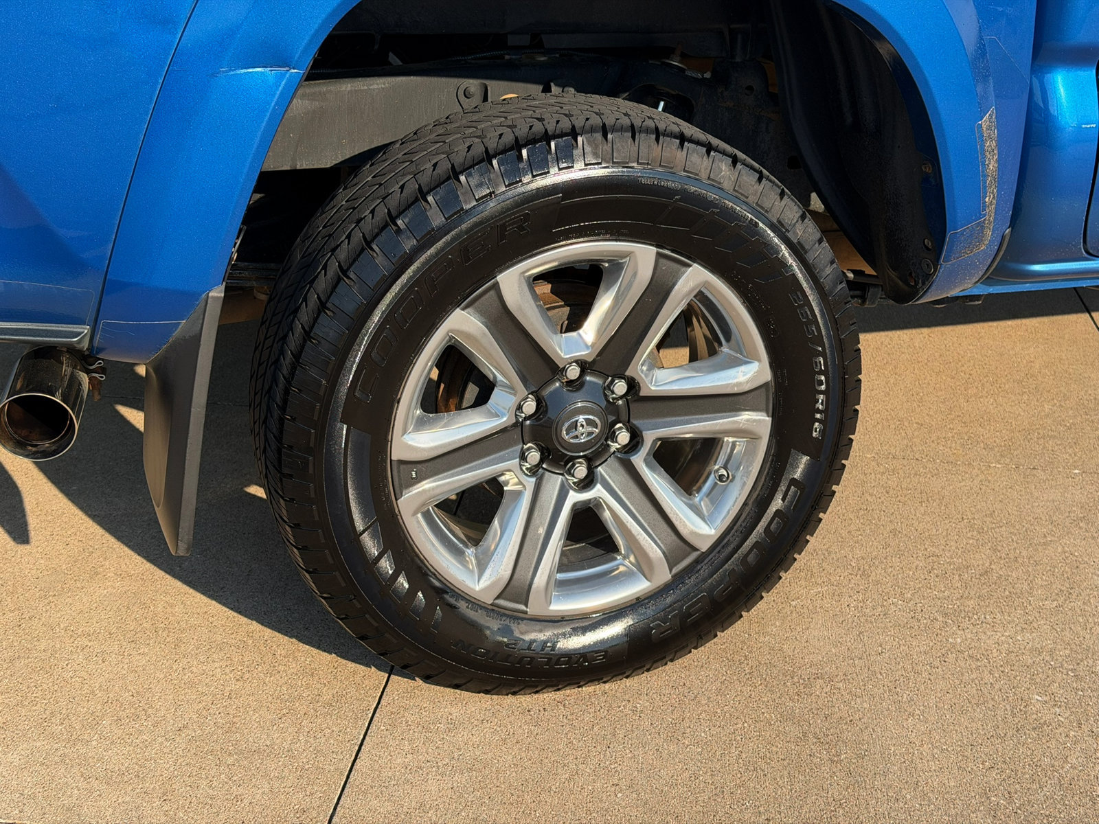 Used 2017 Toyota Tacoma Limited w/ Tow Package AWD/4WD image 8