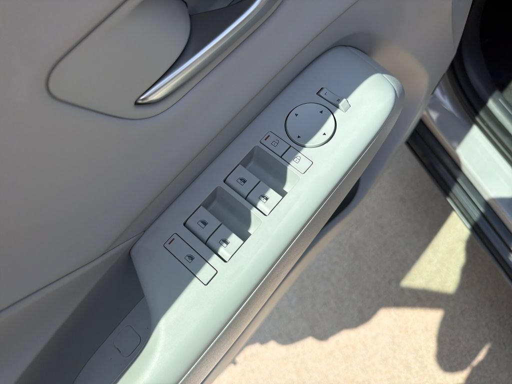 New 2026 Hyundai Kona Limited FWD image 16