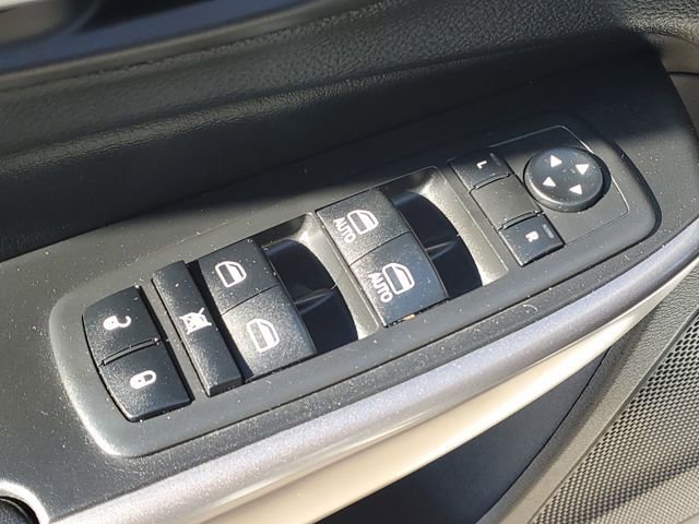 Used 2019 Jeep Cherokee Limited image 27